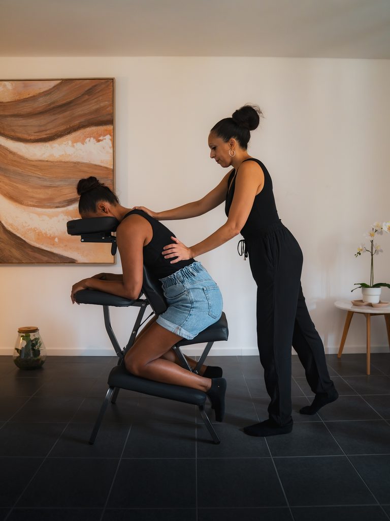 Massage assis en entreprise réalisé par Rachel Pache à Genève